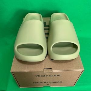 Adidas Yeezy Slide Resin Brand New size 11